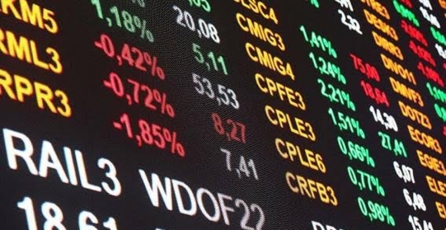 Dólar fecha setembro a R$ 5,027, com alta de 1,53% no mês; Bolsa sobe