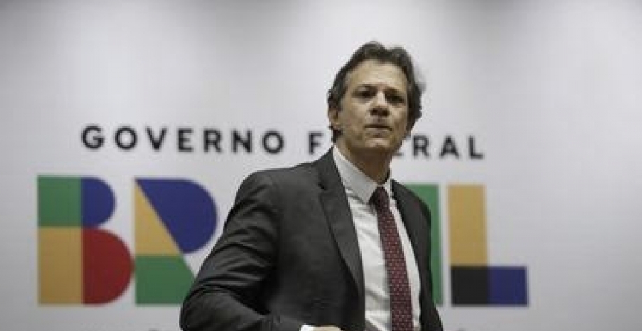 Haddad sentiu o golpe, não deu o braço a torcer e culpa STF e Congresso