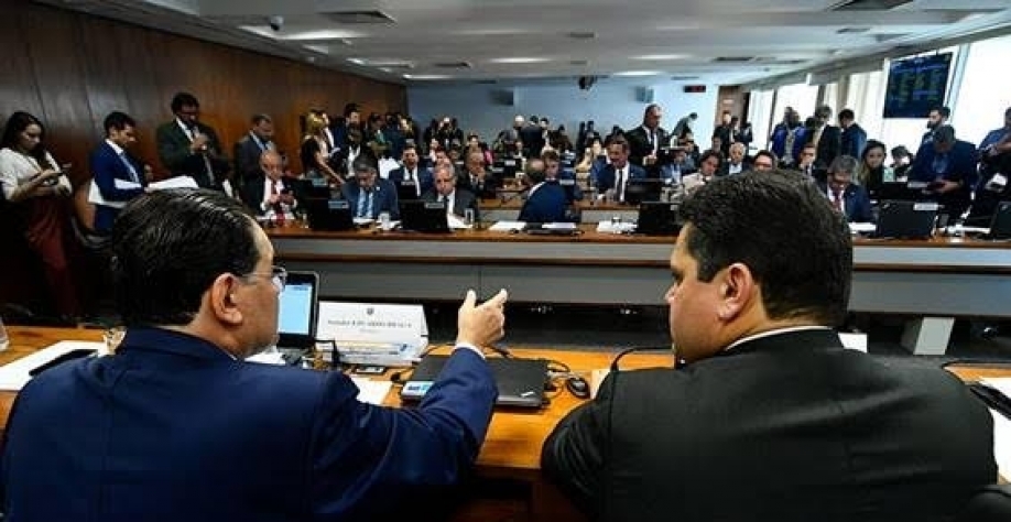 Reforma é aprovada em comissão do Senado e avança para o plenário