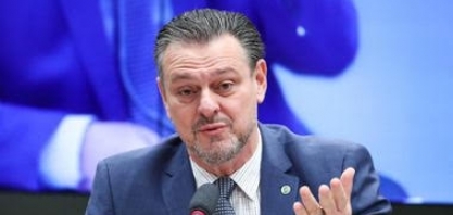 Deputados tentam arrastar ministro para crise entre agro e Camilo Santana