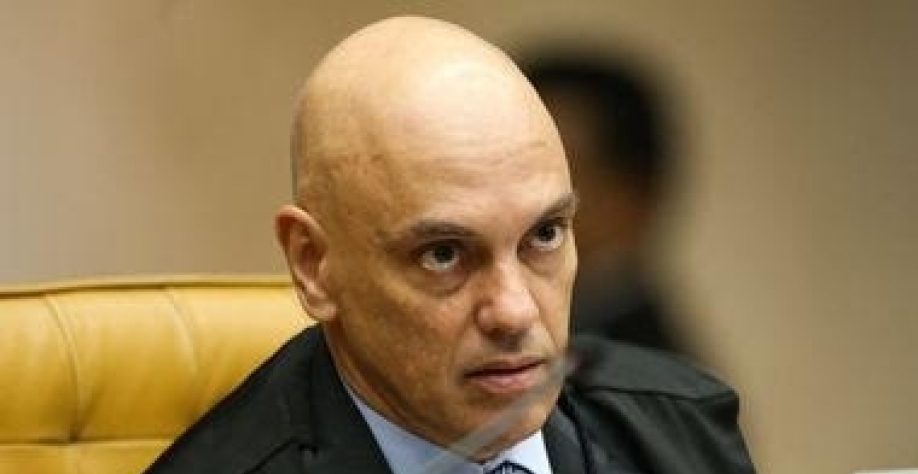 STF subverte lei em decisão que coloca Moraes como assistente de acusação