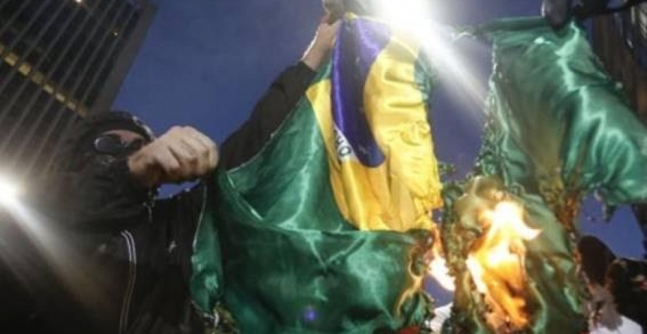 Brasil vive guerra civil por outros meios, com impostos e gastos