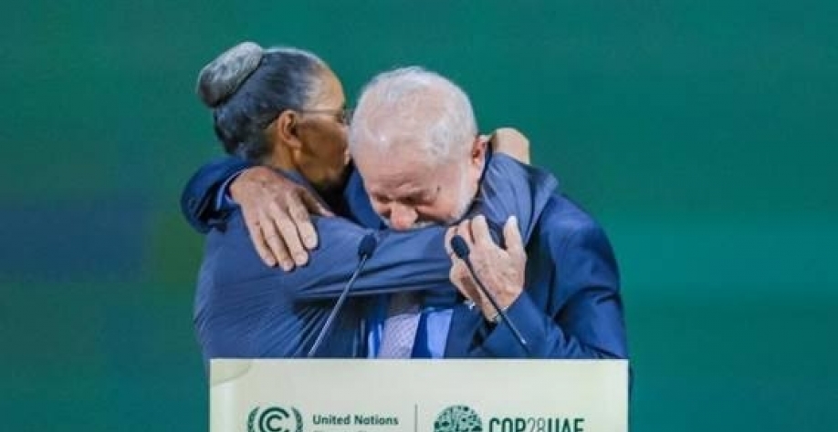 Precisamos tirar o pé do acelerador das energias fósseis,diz Marina Silva