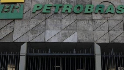 Queda do petróleo ajuda governo a retomar impostos sobre combustíveis