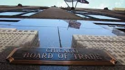 Soja sobe enquanto traders divergem para produção brasileira