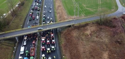 Agricultores da França mantêm protestos apesar de concessões do governo
