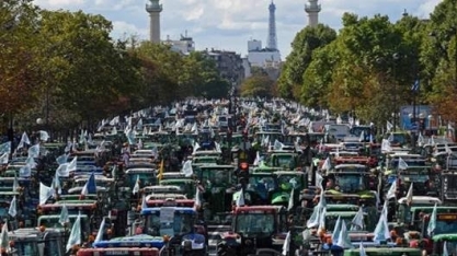 França: Governo anuncia medidas  enquanto agricultores cercam Paris