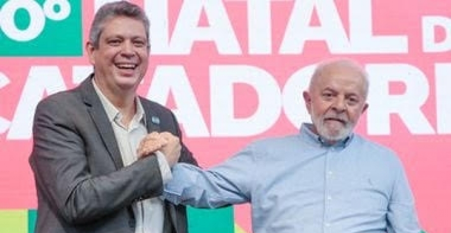 Ministro escondeu carnaval de agenda e pagou custos de fotógrafo