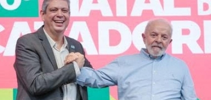 Ministro escondeu carnaval de agenda e pagou custos de fotógrafo