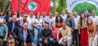 Ato do MST com ministros de Lula tem desagravo a Genoino e palestinos