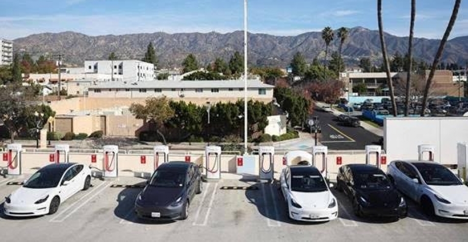 Onda do carro elétrico leva copo d'água fria e Brasil fica para trás