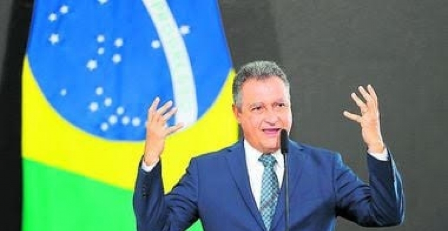 Governo usa novo pacote industrial para defender políticas passadas