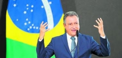 Governo usa novo pacote industrial para defender políticas passadas