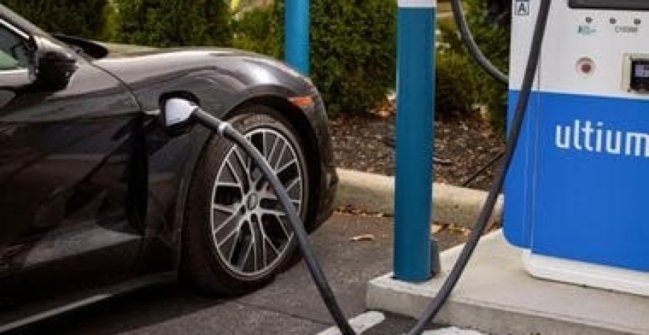 Híbridos passam por renascimento e vendas de veículos elétricos patinam