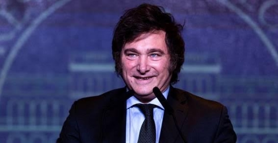 Milei elogia mercados livres e critica socialismo em Davos