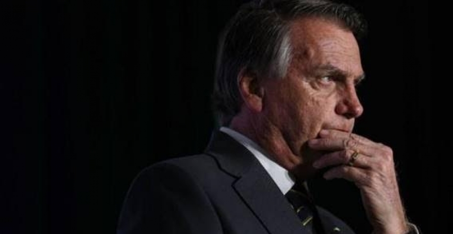 Bolsonaro,ex-ministros militares e aliados são alvo da PF em investigação