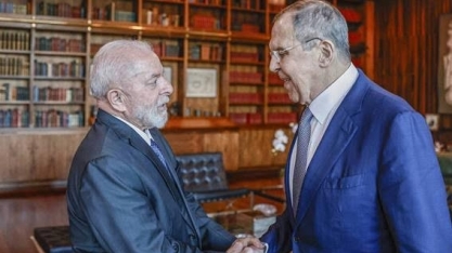 Governo empresta avião da FAB para chanceler de Putin se encontrar com Lula