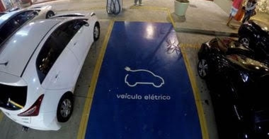 Importação cresce ao maior patamar em 20 anos;indústria corre ao governo