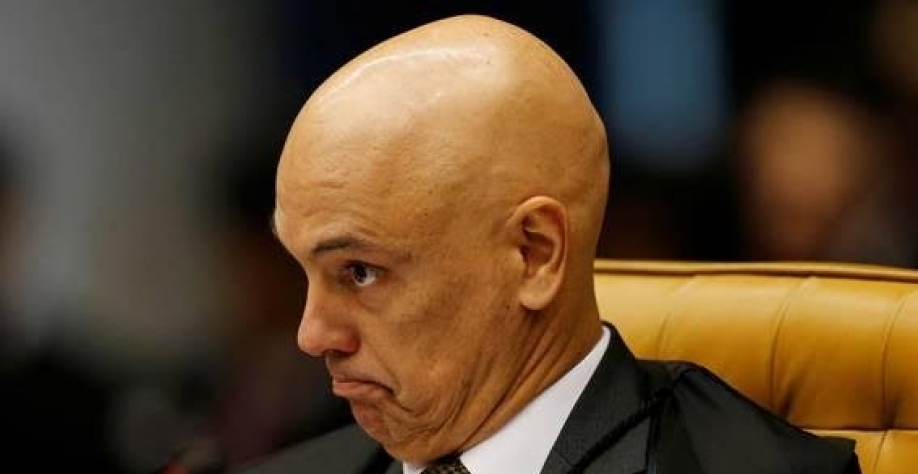 Moraes rebate OAB e mantém restrição de contato entre advogados