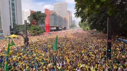  Defesa do “Estado Democrático de Direito” reúne centenas de milhares em SP