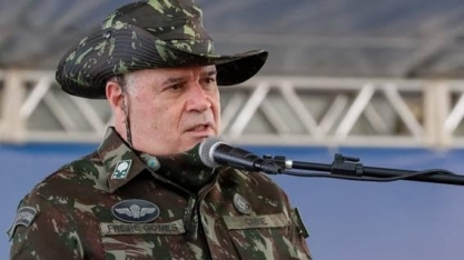 Ex-comandante do Exército desdiz o que escreveu sobre acampamentos