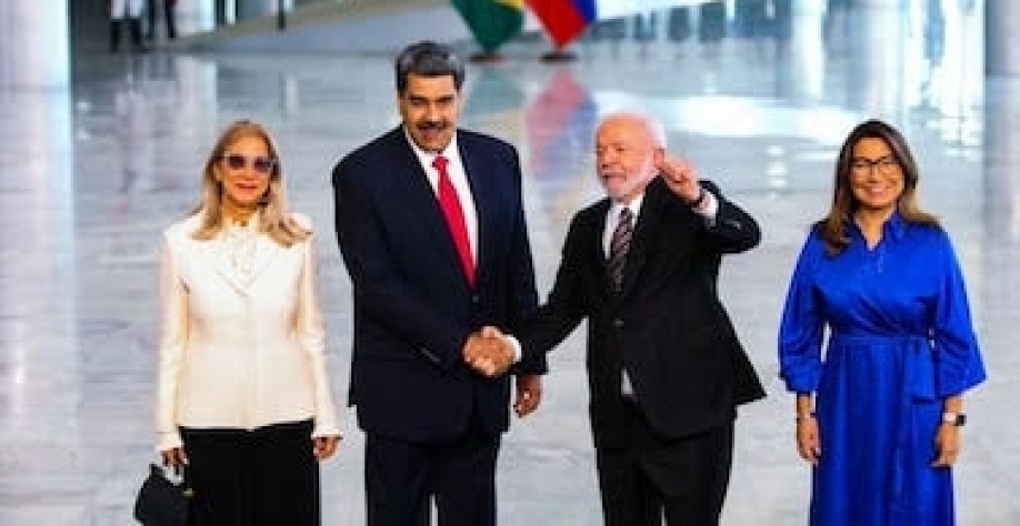 Lula vê ditador como herói e opositora como mulher histérica na Venezuela