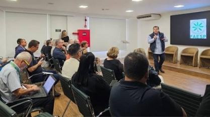 Festa embargada no Theatro e recepção para a imprensa com auto-elogios