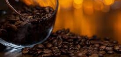 Café arábica salta 5% na ICE, atingindo pico de 18 meses