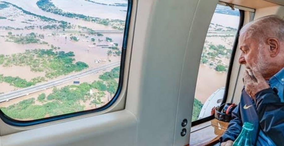 Lula demora em anunciar medidas e erra ao ir e voltar do RS em tragédia