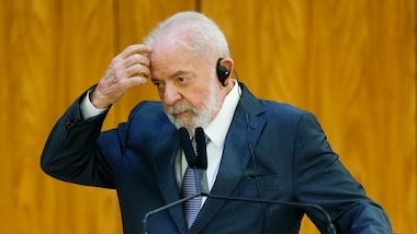 Lula não tem política econômica e usa números imaginários para fingir