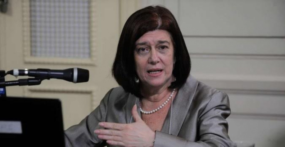 Petrobras tem que acelerar exploração de petróleo, diz nova presidente