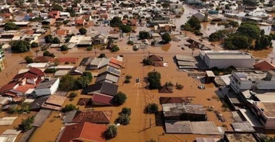 'Cidades inteiras do RS terão que mudar de lugar', diz pesquisador