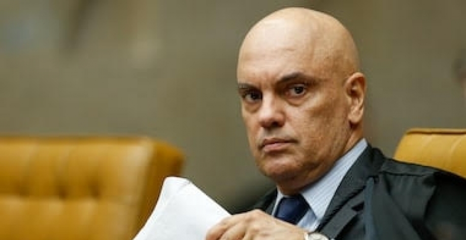 Alexandre de Moraes faz papel de corregedor-universal do jornalismo