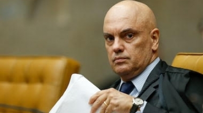 Alexandre de Moraes faz papel de corregedor-universal do jornalismo