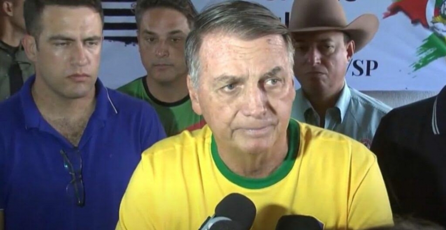 Bolsonaro inicia campanha de arrecadação de doações para o RS