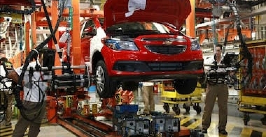 Tragédia no RS derruba produção de veículos no Brasil em 26,8% em maio