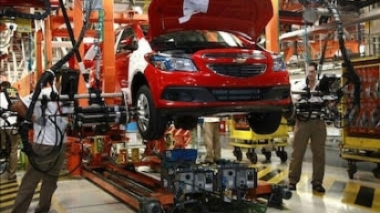 Tragédia no RS derruba produção de veículos no Brasil em 26,8% em maio