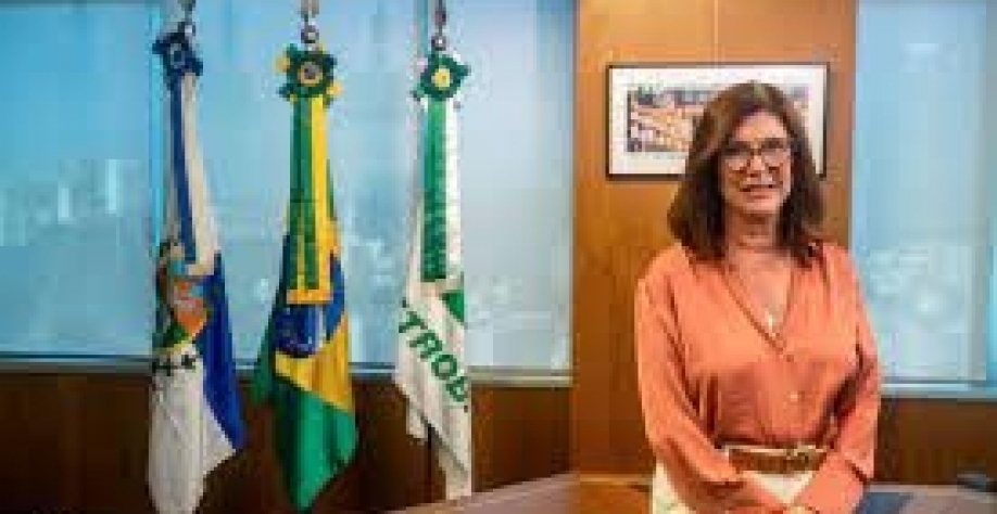 Petróleo vai pagar a conta da transição energética, diz Magda Chambriard