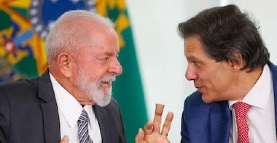 Lula:  Política econômica bêbada e comédia após 1 ano e meio de gestão