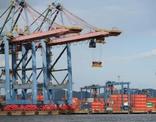 Tempo de espera nos portos sobe de 9 para 20 horas entre 2019 e 2023