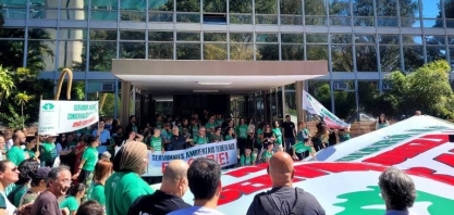 Servidores ambientais ampliam greve e fazem ato em frente a ministério