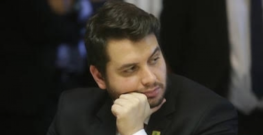 País tem presos políticos e a solução é escondê-los e não falar do assunto