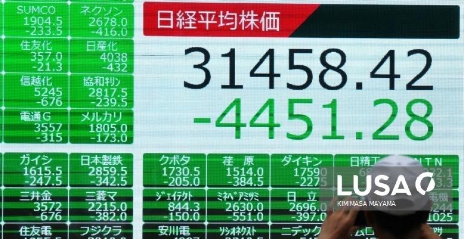 Bolsa de Tóquio fecha com alta de 10,23%