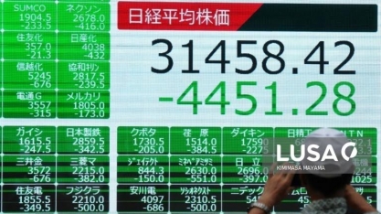 Bolsa de Tóquio fecha com alta de 10,23%