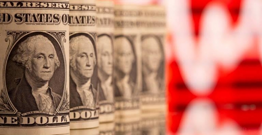 Dólar tem maior alta do ano e Bolsa interrompe sequência de recordes