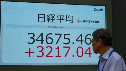 Dólar fecha abaixo de R$ 5,70 e Bolsa sobe em dia de recuperação global