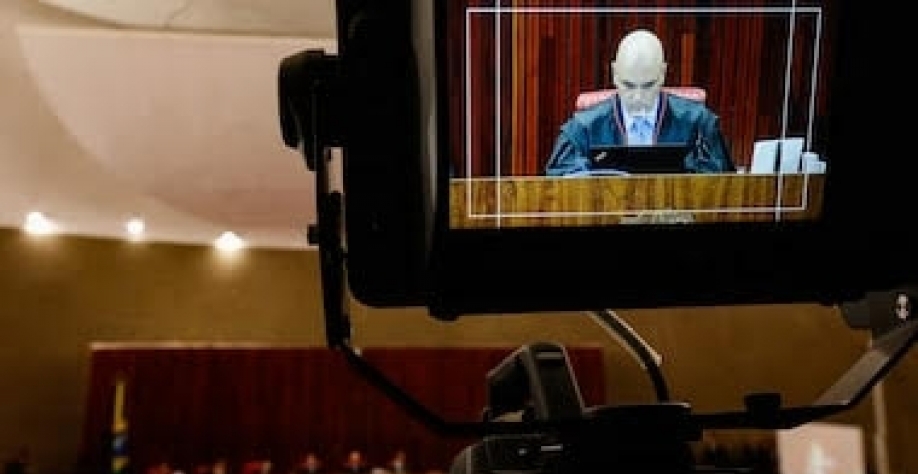 Quanto maior o salto, maior a queda e,no caso de Xandão, dele e do Supremo