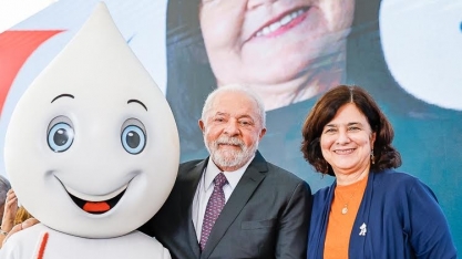 Saúde atrasa compra, Coronavac vence e governo Lula perde R$ 260 mi