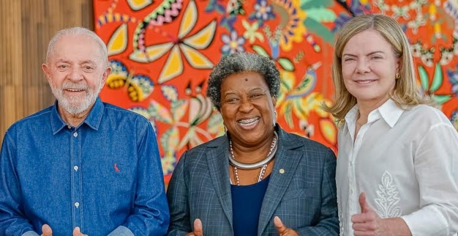 Nova ministra é ré acusada de superfaturar R$ 6,5 mi em uniformes escolares