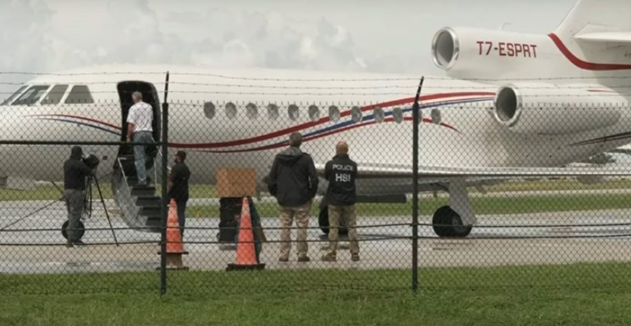 Por que os EUA apreenderam um avião oficial usado por Maduro?